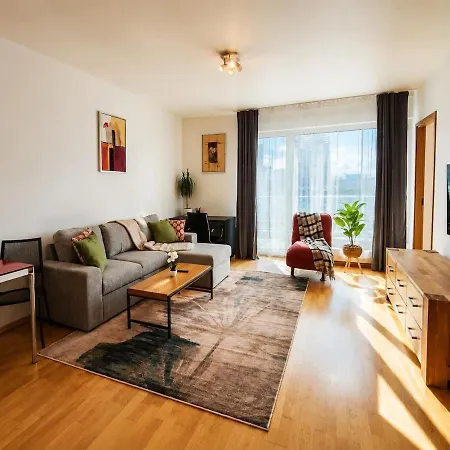 With A View Of The Old Town, Large Balcony, 2br Appartement *