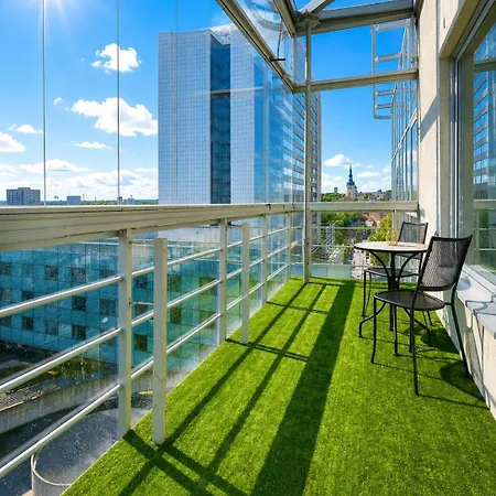 With A View Of The Old Town, Large Balcony, 2br 탈린